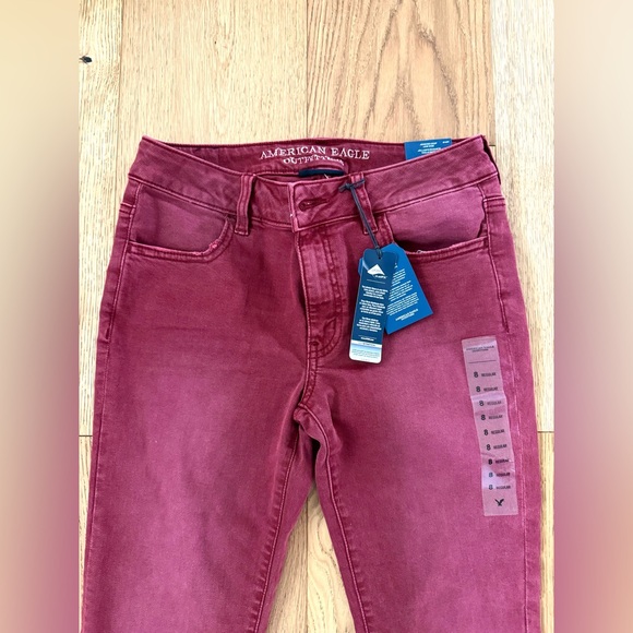 2/$15 NWT AMERICAN EAGLE Denim Jegging Crop Pants, Berry Colour, Size 8 regular - Picture 2 of 8